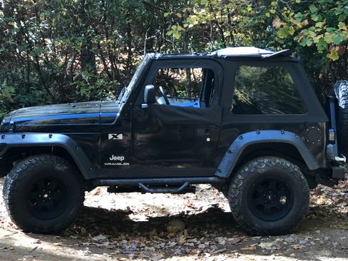 Used 2005 Jeep Wrangler X w/ Tire & Wheel Group (Ecco) image 2