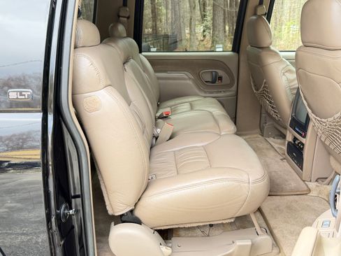 Used 1999 GMC Suburban 4WD w/ Marketing Opt Pkg 3 image 28