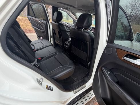 Used 2015 Mercedes-Benz ML 350 ML 350 4MATIC Sport Utility 4D image 4