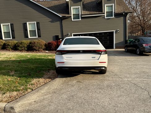 Used 2025 Honda Accord Touring image 6