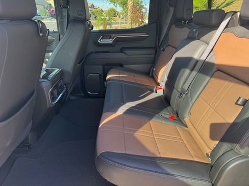 Used 2024 Chevrolet Silverado 1500 High Country w/ Technology Package image 12