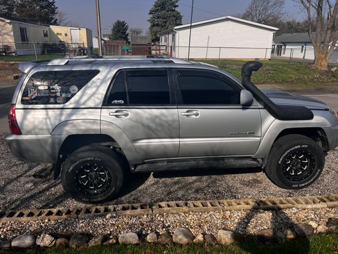 Used 2004 Toyota 4Runner Sport image 2