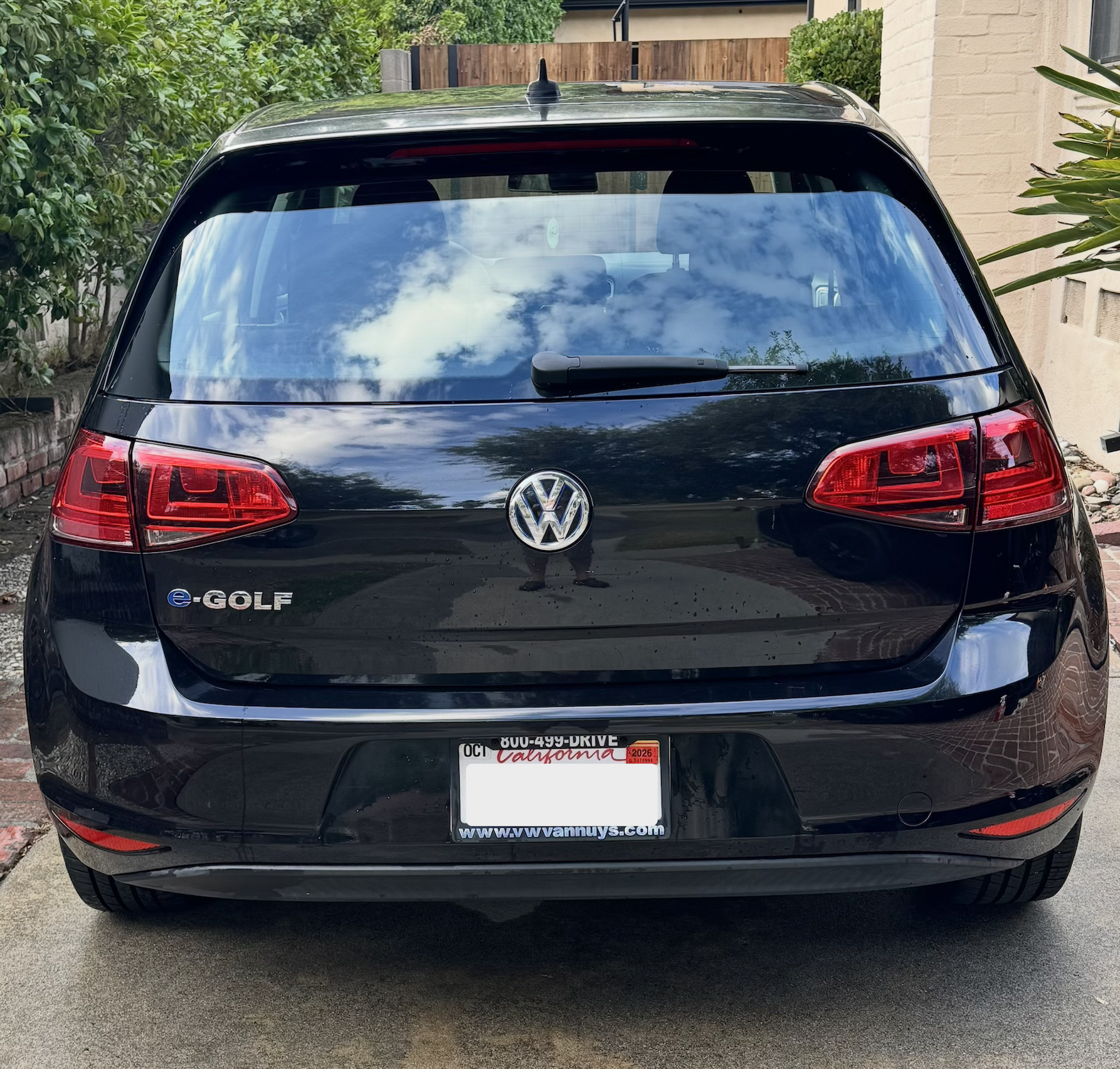 Used 2016 Volkswagen e-Golf SE w/ DC Fast Charging Package FWD image 6