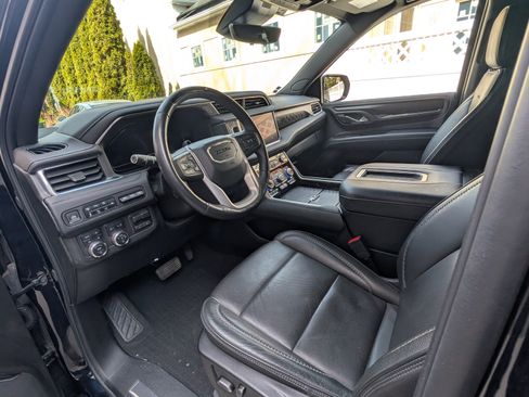 Used 2023 GMC Yukon Denali w/ Advanced Technology Package image 18