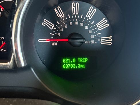 Used 2006 Ford Mustang Convertible image 9