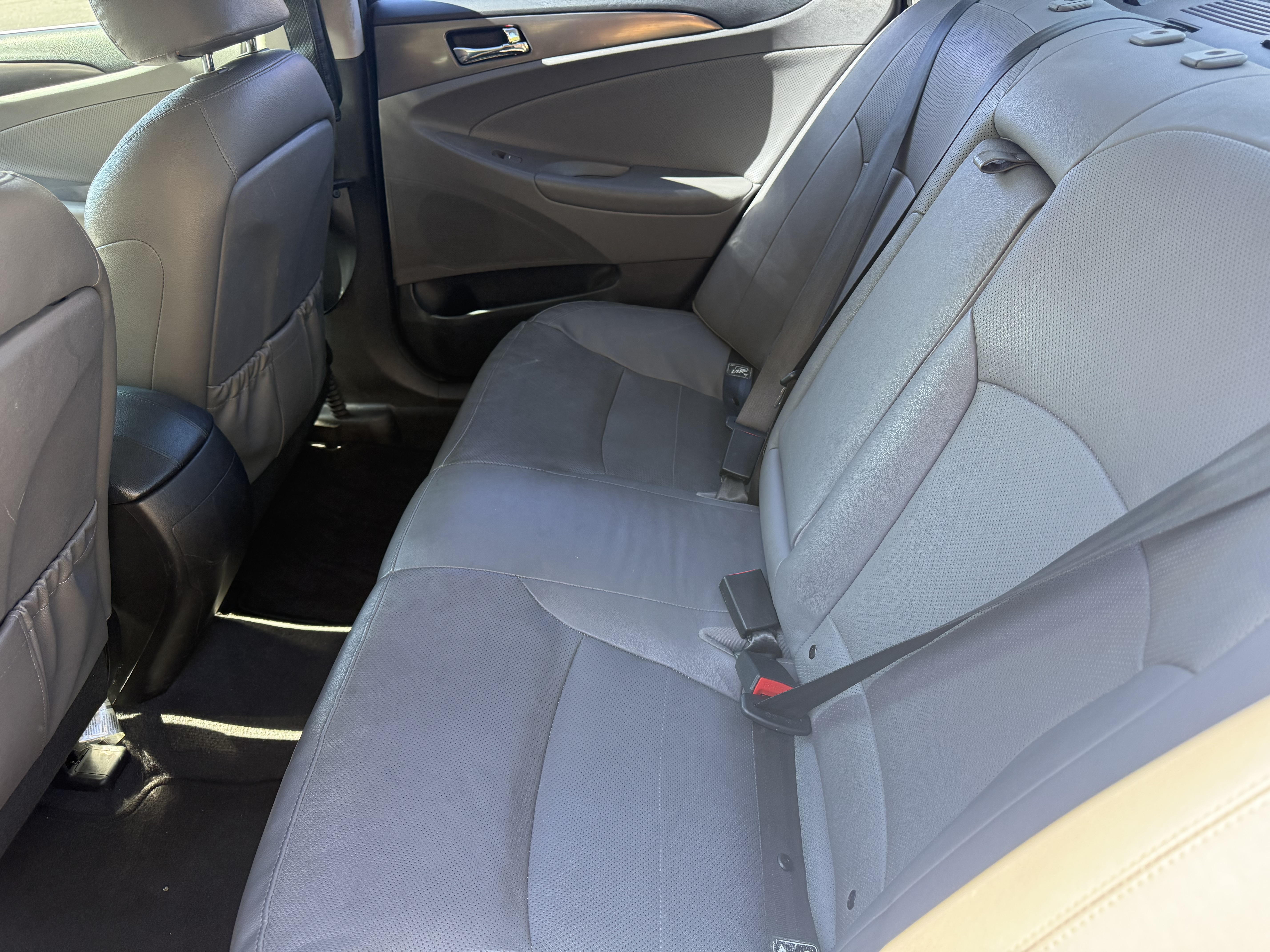 Used 2014 Hyundai Sonata Limited w/ Panoramic Sunroof Package 02 FWD image 16