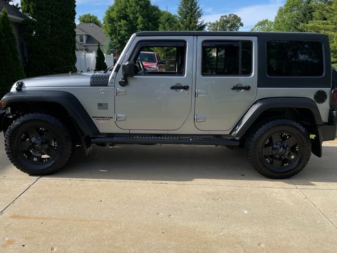 Used 2013 Jeep Wrangler Unlimited Sport AWD/4WD image 10