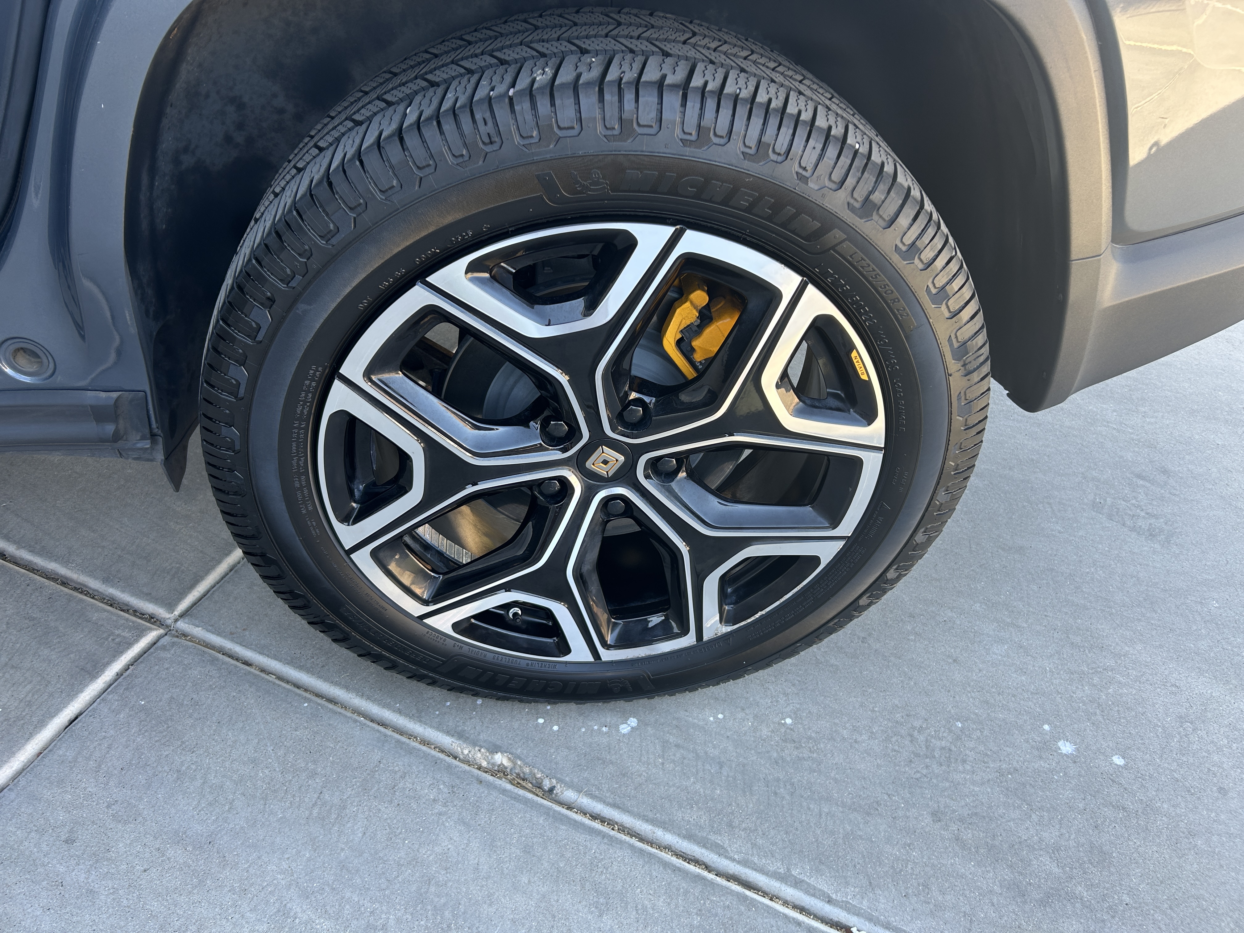 Used 2022 Rivian R1S Launch Edition AWD/4WD image 22