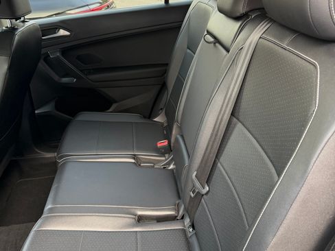 Used 2021 Volkswagen Tiguan SE image 13