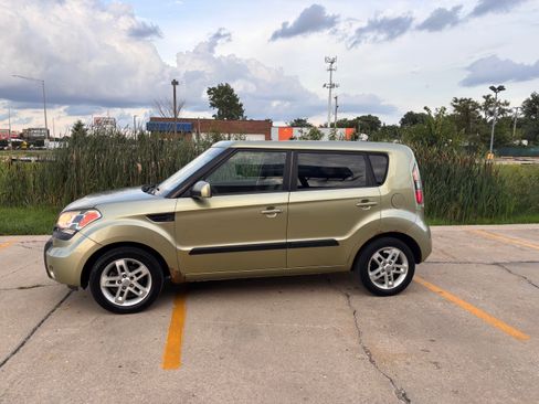 Used 2011 Kia Soul + w/ Audio Pkg FWD image 2