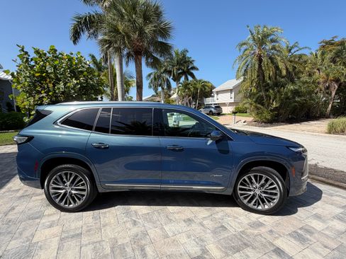 Used 2025 Buick Enclave Avenir w/ Super Cruise Package FWD image 6