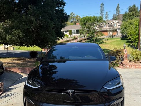 Used 2024 Tesla Model X image 11