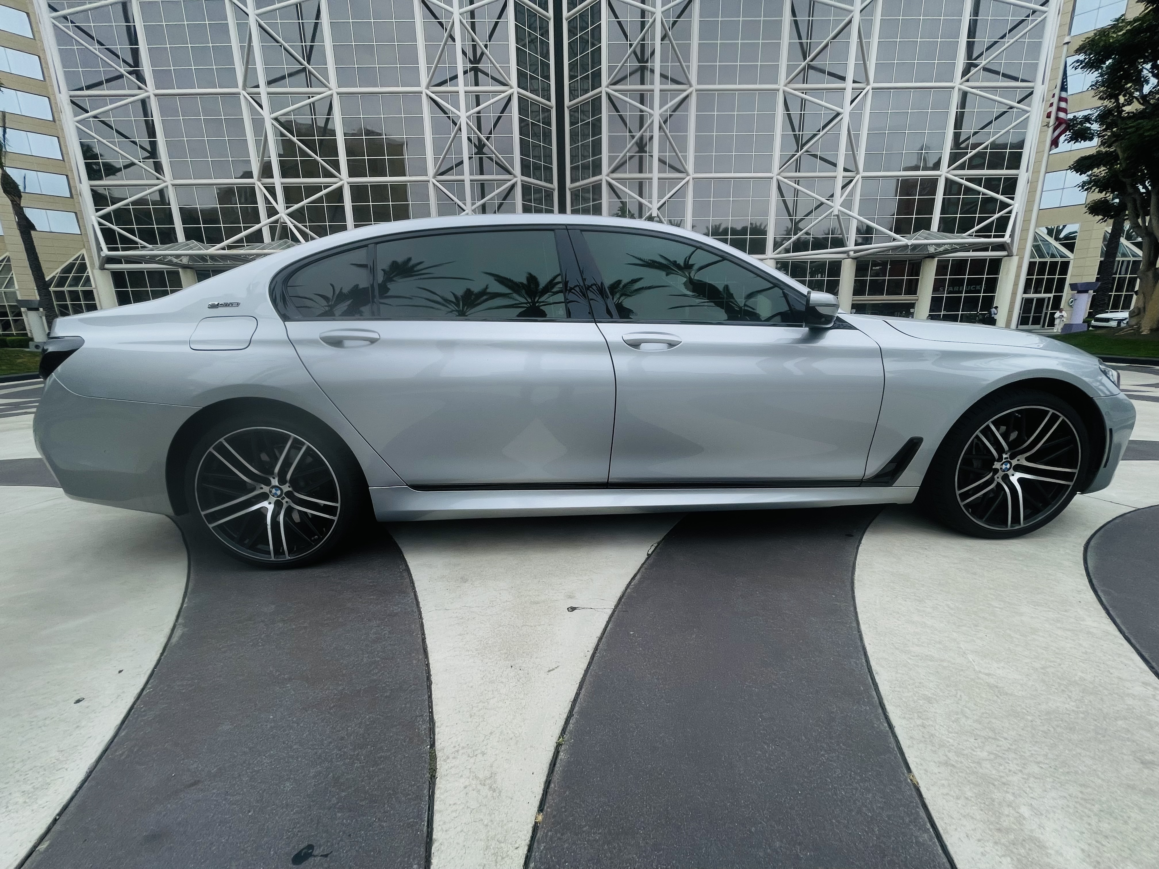 Used 2017 BMW 740e xDrive AWD/4WD image 5