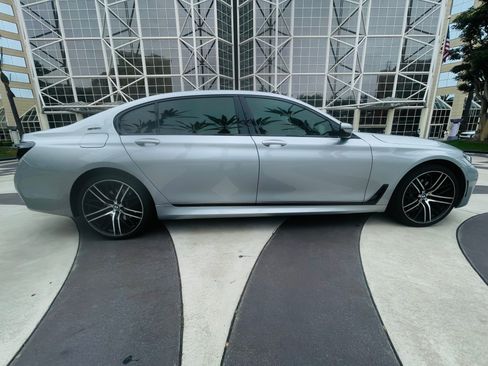 Used 2017 BMW 740e xDrive AWD/4WD image 5