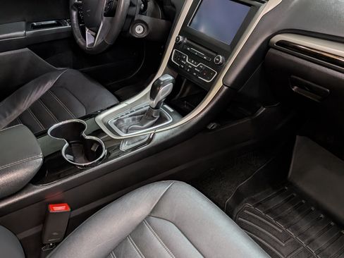 Used 2016 Ford Fusion SE w/ Equipment Group 202A image 8