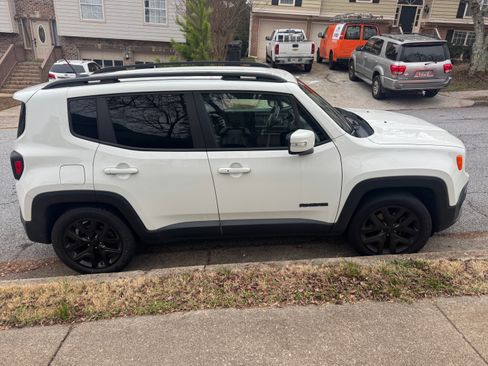 Used 2017 Jeep Renegade Altitude image 1