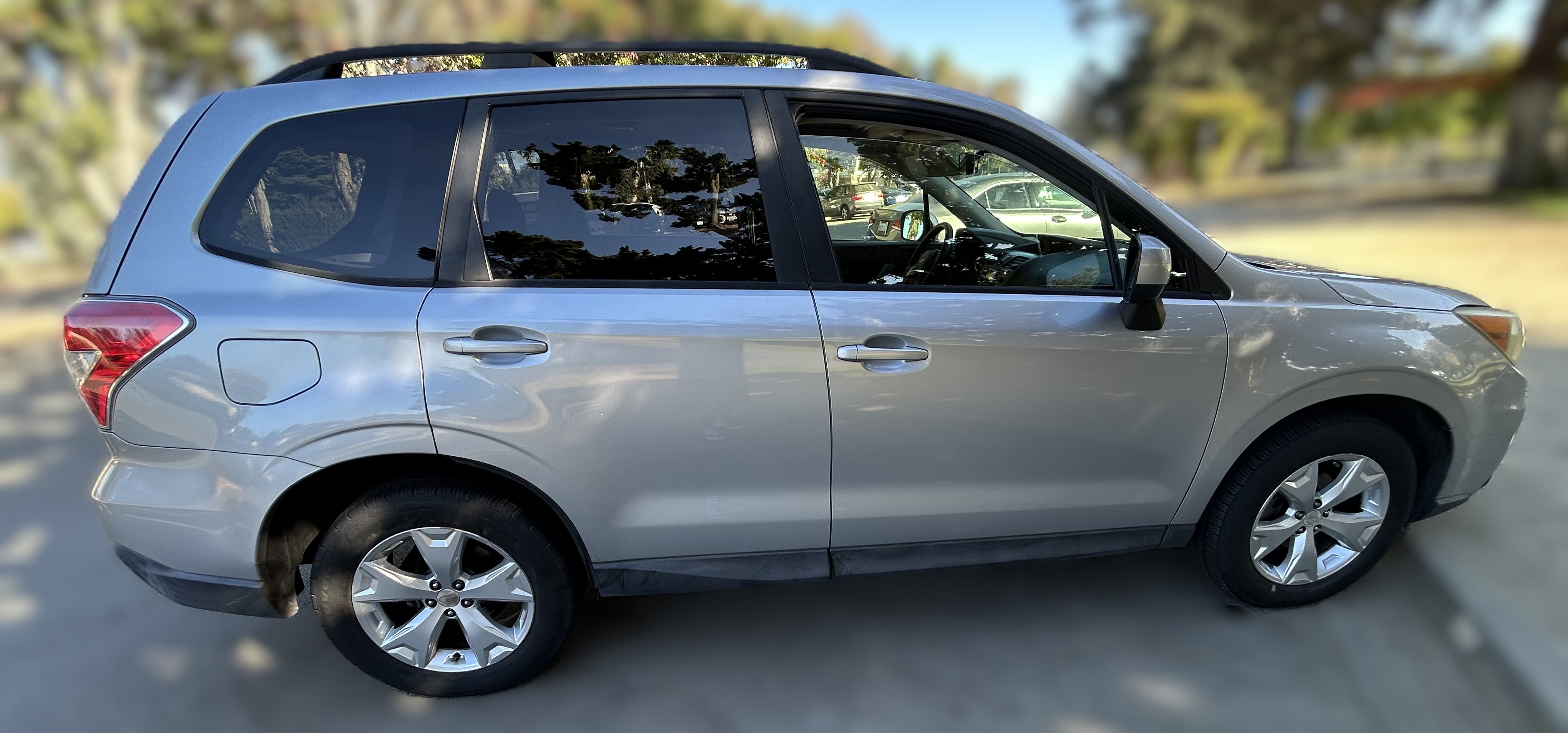 Used 2014 Subaru Forester 2.5i Premium w/ All-Weather Package AWD/4WD image 4