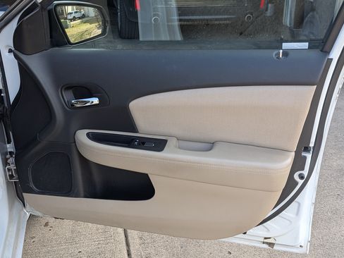 Used 2012 Dodge Avenger SXT image 14