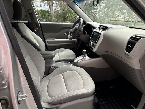 Used 2016 Kia Soul EV image 15