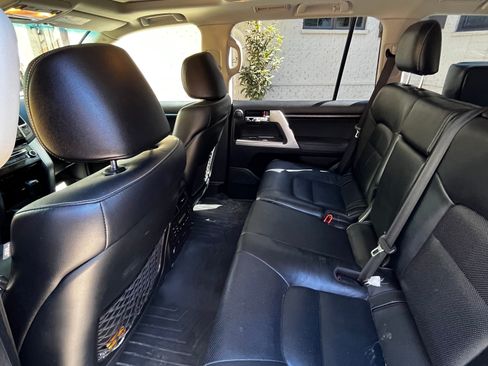 Used 2014 Toyota Land Cruiser image 8