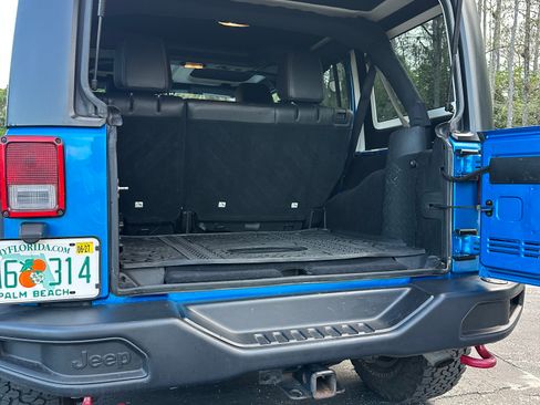 Used 2016 Jeep Wrangler Unlimited Rubicon image 16