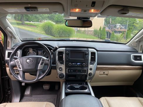 Used 2018 Nissan Titan SL image 9