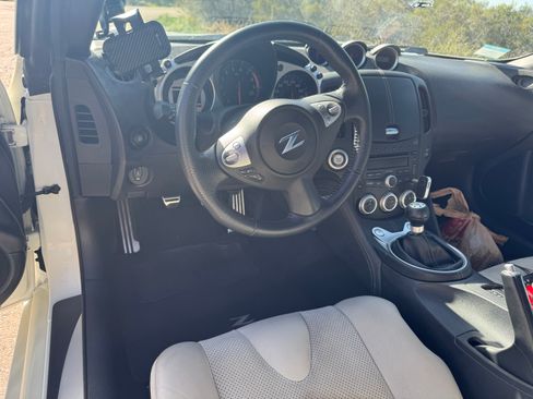 Used 2009 Nissan 370Z Touring RWD image 13