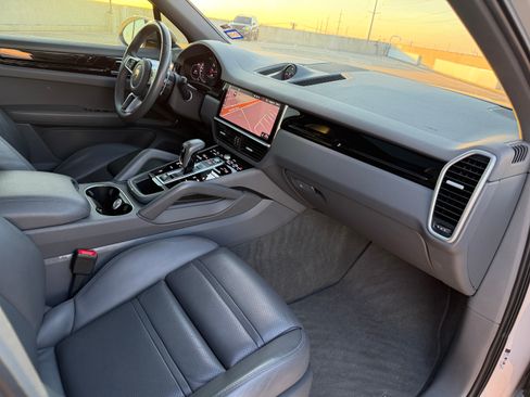 Used 2021 Porsche Cayenne Sport Utility 4D image 25