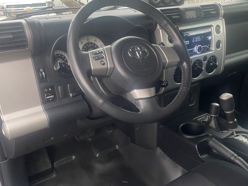 Used 2007 Toyota FJ Cruiser 4WD image 13