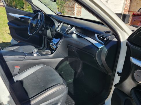 Used 2019 INFINITI QX50 Essential w/ Premium Audio Package image 11