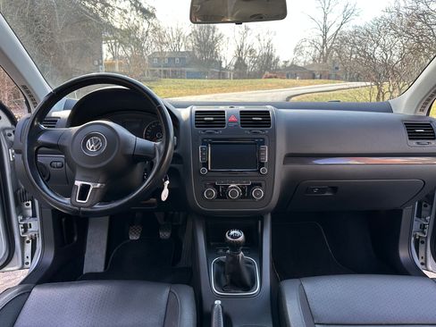 Used 2010 Volkswagen Jetta Wolfsburg Edition image 12