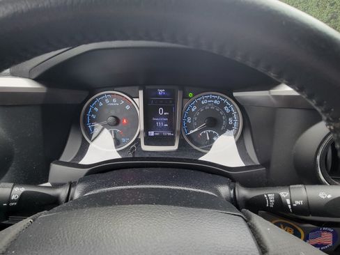 Used 2018 Toyota Tacoma SR5 image 10