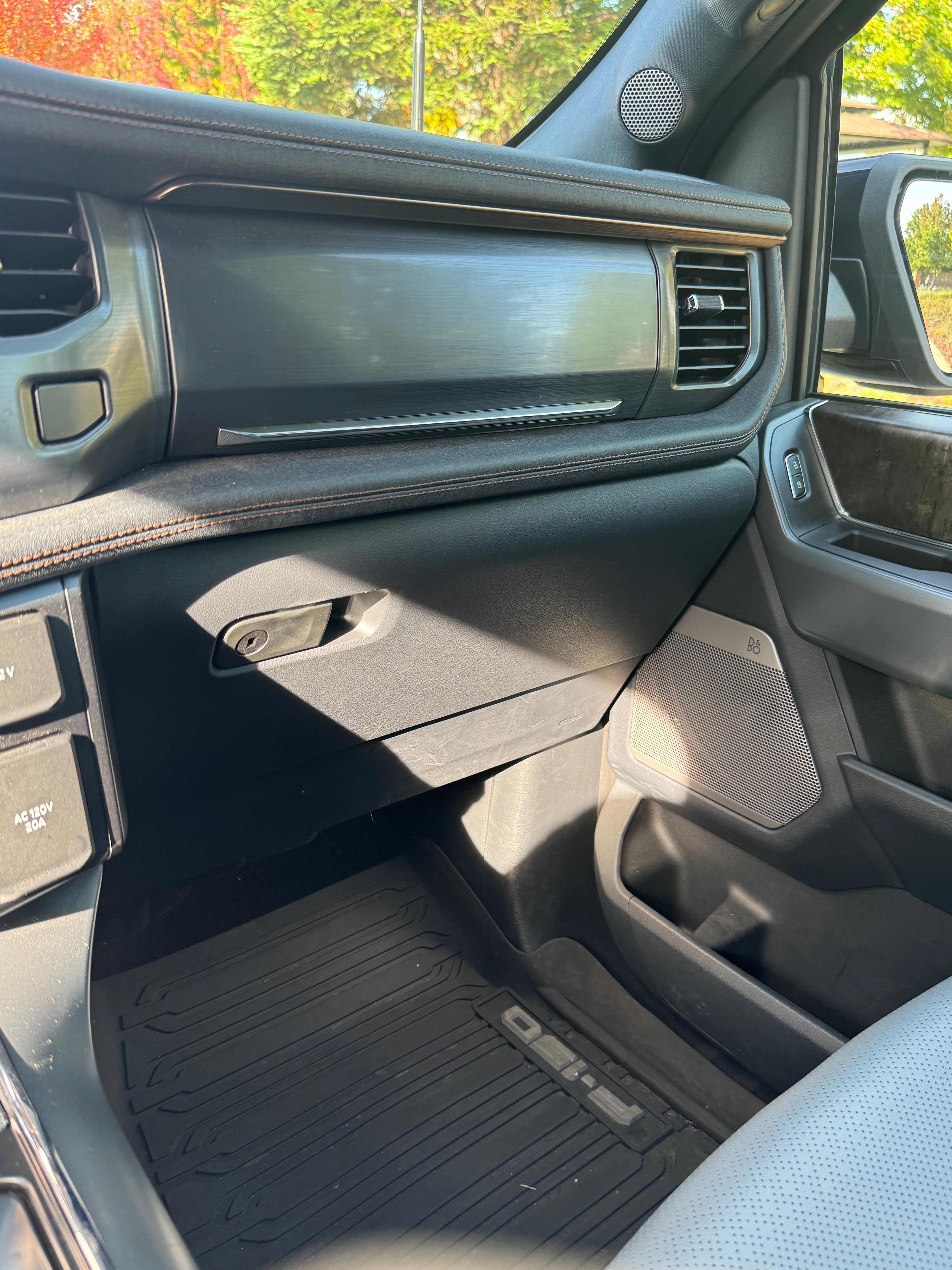 Used 2022 Ford F150 Lightning Lightning Lariat AWD/4WD image 18