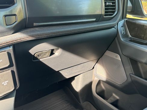 Used 2022 Ford F150 Lightning Lightning Lariat image 18