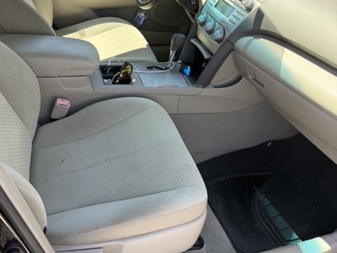 Used 2009 Toyota Camry LE FWD image 8