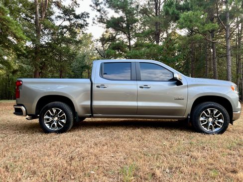 Used 2025 Chevrolet Silverado 1500 LT w/ Texas Edition Plus RWD image 9