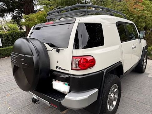 Used 2011 Toyota FJ Cruiser 4WD w/ Upgrade Pkg image 9