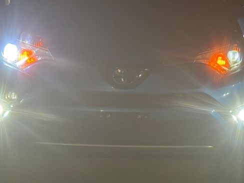 Used 2018 Toyota RAV4 XLE image 9