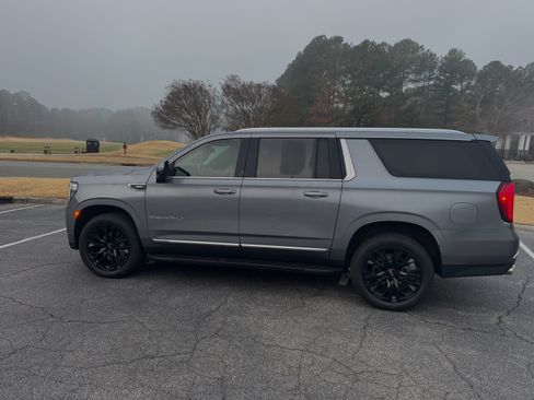 Used 2021 GMC Yukon XL Denali image 1