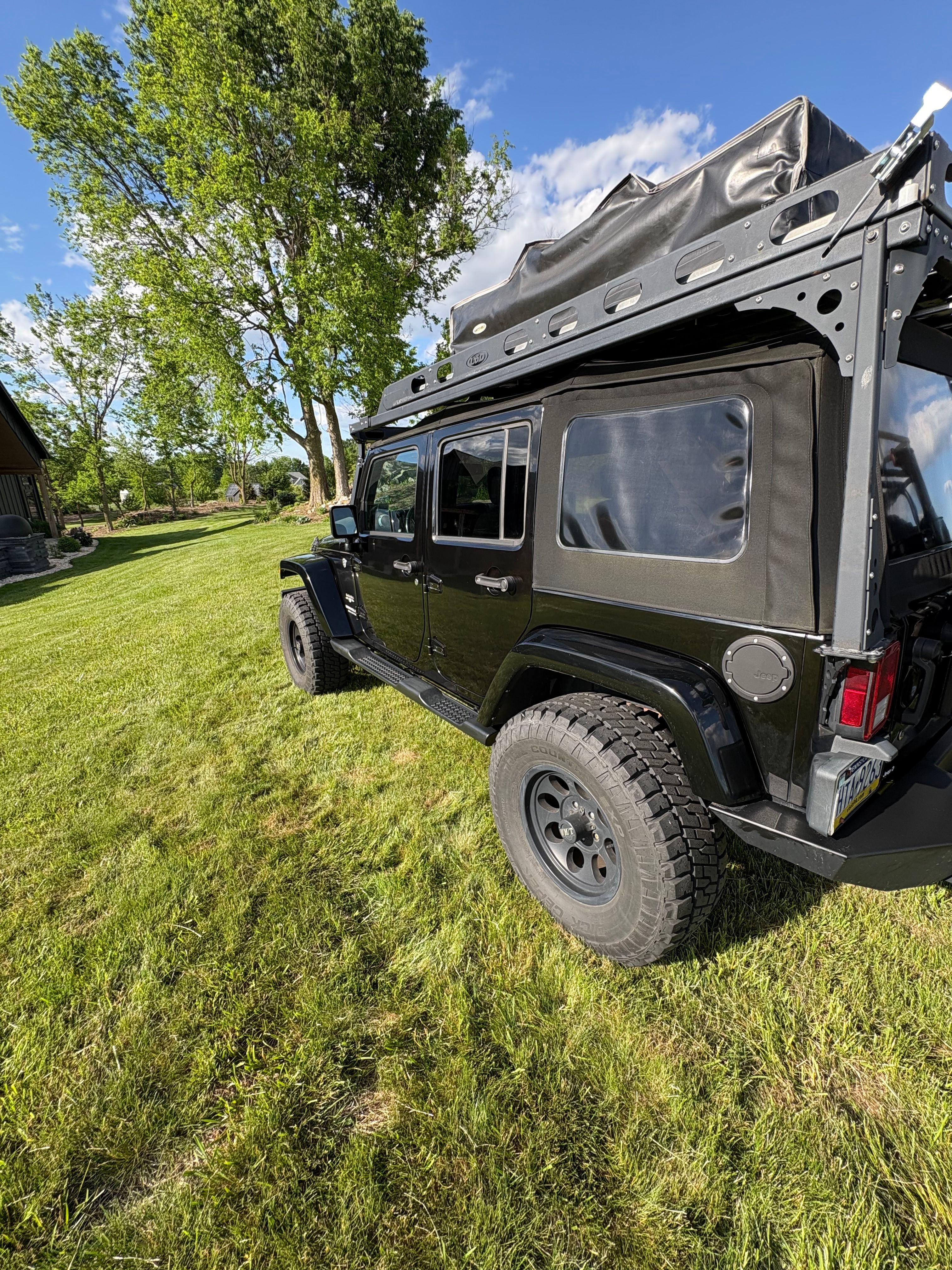 Used 2016 Jeep Wrangler Unlimited Sahara w/ Max Tow Package AWD/4WD image 5