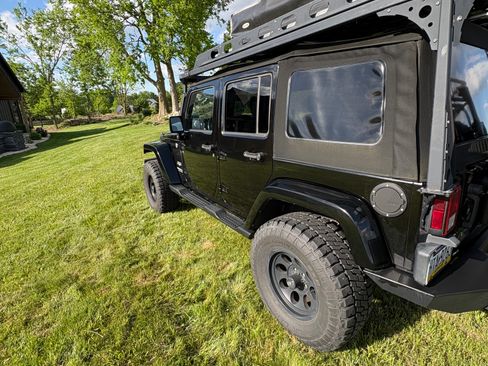 Used 2016 Jeep Wrangler Unlimited Sahara w/ Max Tow Package AWD/4WD image 5