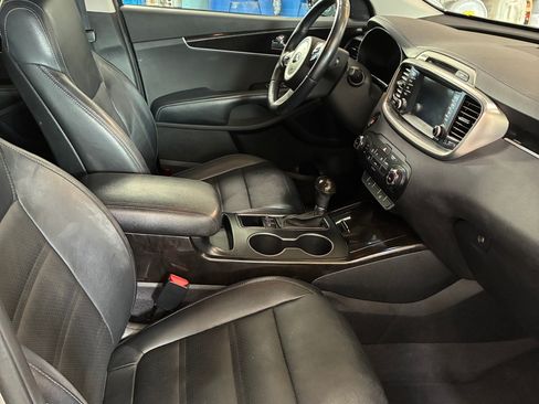 Used 2017 Kia Sorento EX w/ EX V6 Premium Package AWD/4WD image 6