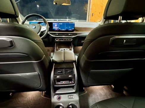 Used 2025 BMW X7 xDrive40i w/ Premium Package image 17