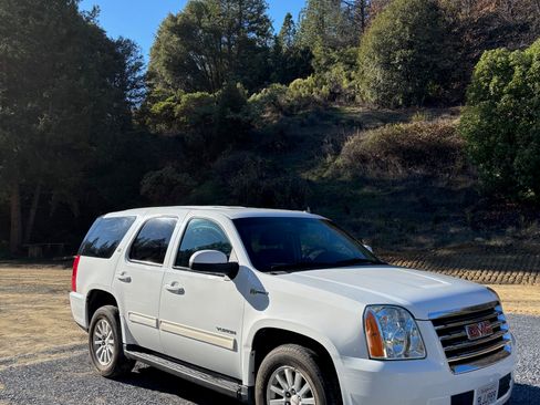 Used 2012 GMC Yukon 2WD Hybrid image 1