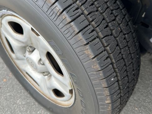 Used 2006 Toyota Tacoma 2WD Regular Cab image 2