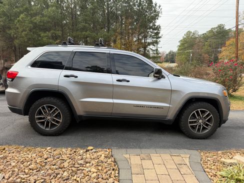 Used 2018 Jeep Grand Cherokee Limited image 6