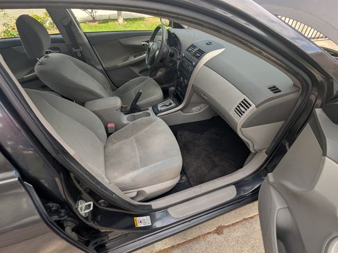 Used 2010 Toyota Corolla LE w/ All Weather Guard Pkg FWD image 25