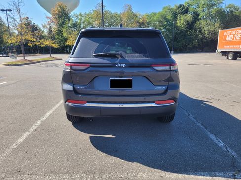 Used 2025 Jeep Grand Cherokee Laredo w/ Trailer Tow Package image 10