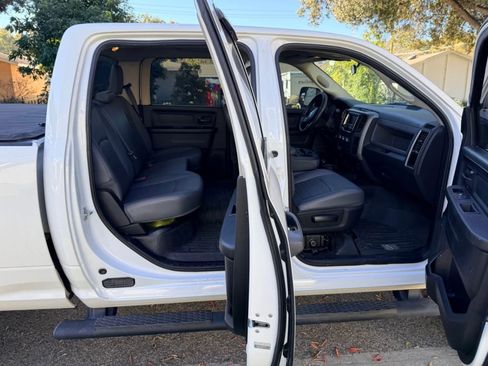Used 2017 RAM 2500 Tradesman w/ Chrome Appearance Group image 11