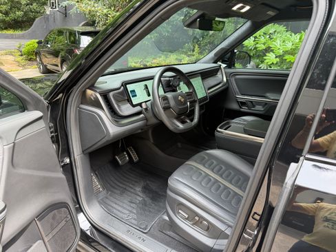 Used 2024 Rivian R1S Adventure AWD/4WD image 11